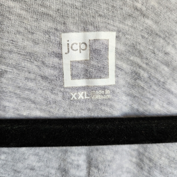 💲JCP - Light Gray V-neck Short Sleeve Shirt - (XXL) - Picture 2 of 4
